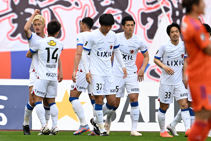 鹿島が2点リードで後半へ【写真:徳原隆元】