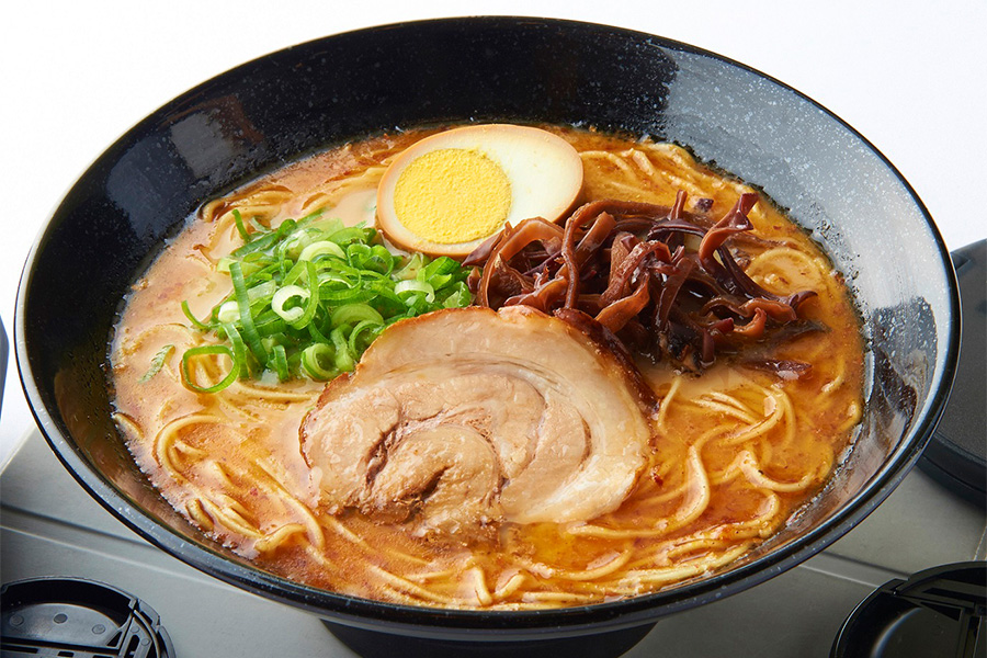 埼スタの「熊本豚骨味千拉麺」【写真提供：浦和レッズ】