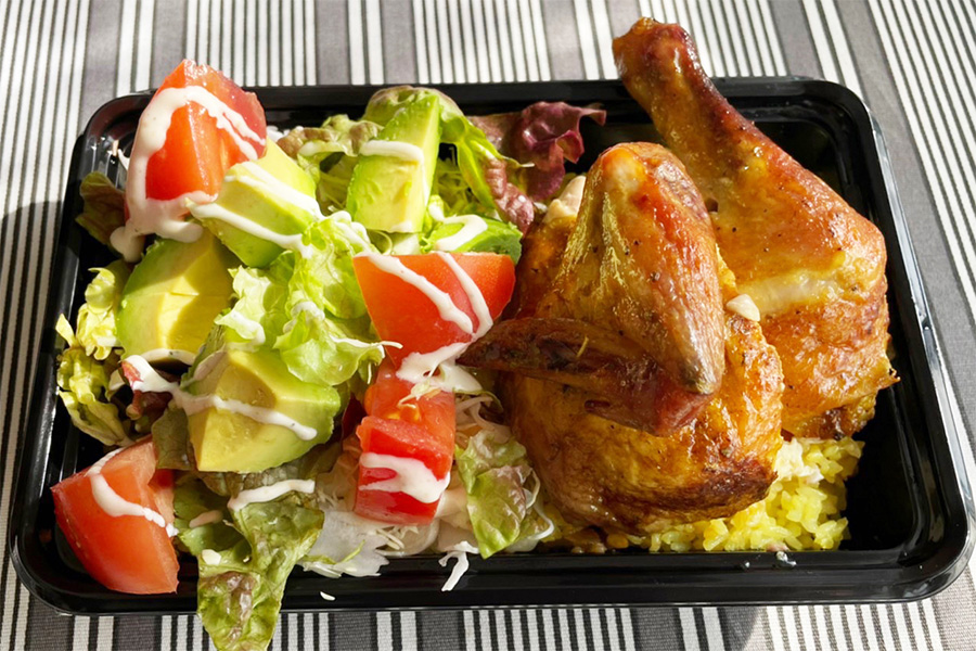 日産スタジアムの「トリコロールセット」【写真提供：横浜F・マリノス】