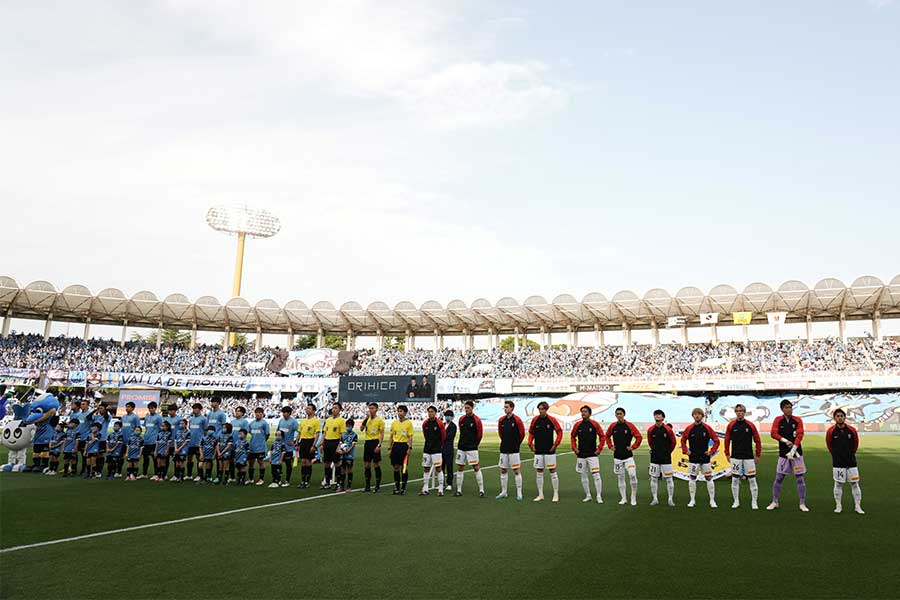 川崎対浦和の接触シーンに識者ら見解【写真：Getty Images】