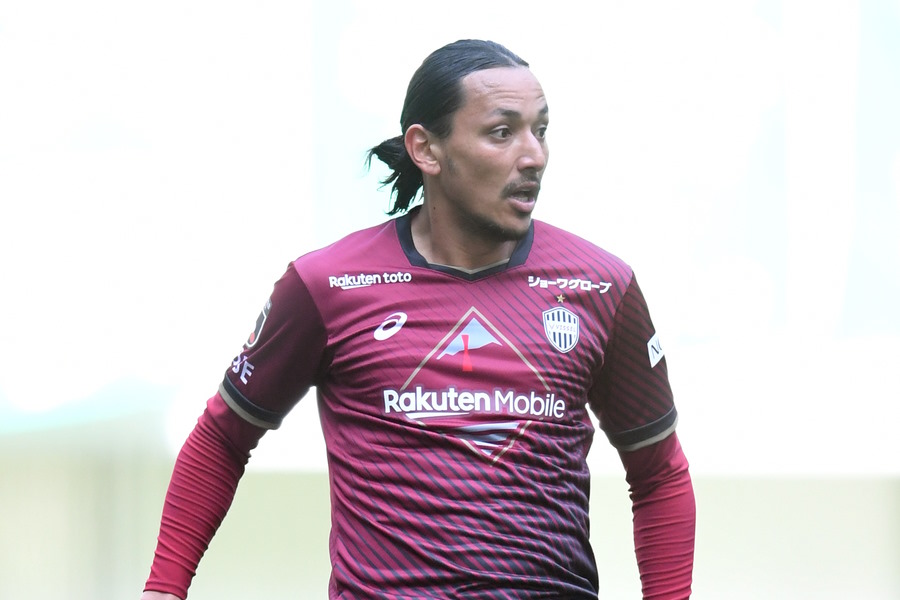 神戸でプレーする大﨑玲央【写真:Getty Images】