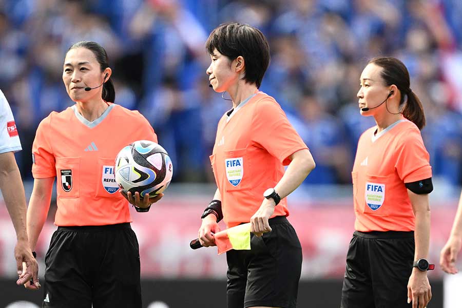 Jリーグ史上初の女性審判員3人【写真：徳原隆元】