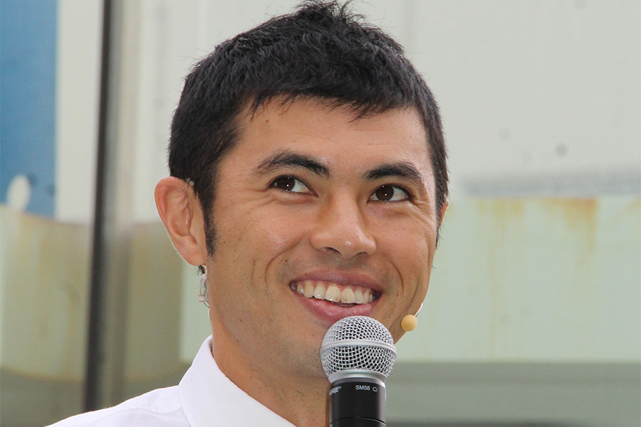 小島よしおがC大阪と広島の一戦に登場【写真：Getty Images】