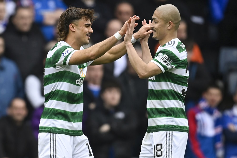 決勝ゴールをアシストした前田大然とゴールを決めたジョタ【写真：Getty Images】