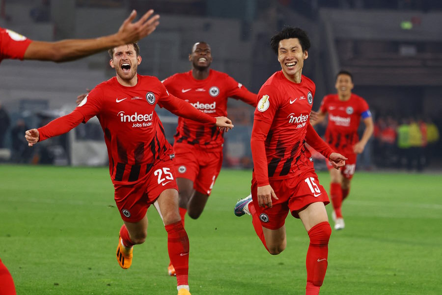 ゴールを決めたフランクフルトの鎌田大地【写真：ロイター】