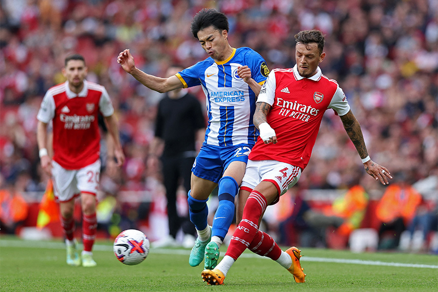 三笘薫へのハードチャージを元英代表DFも糾弾【写真：ロイター】