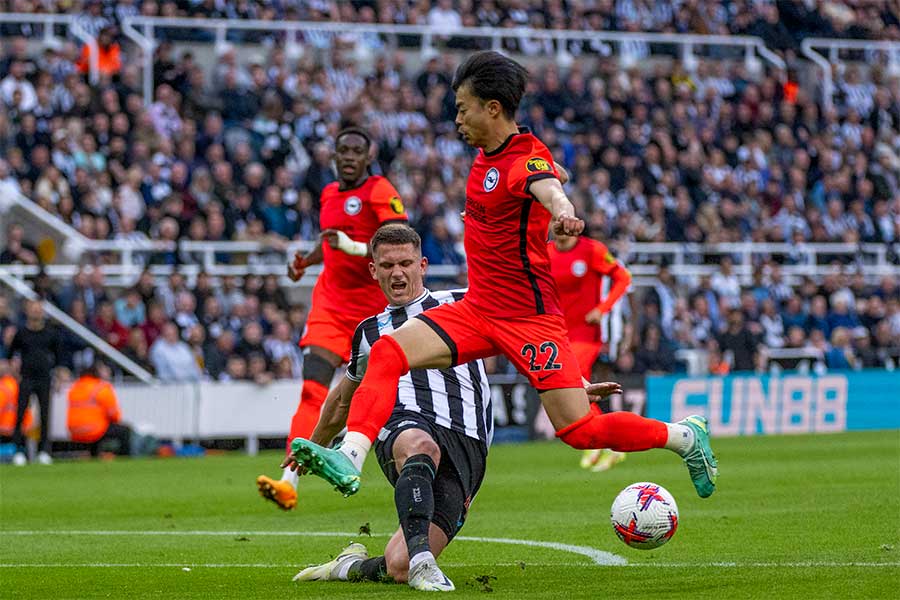 ニューカッスル戦にフル出場した三笘薫【写真：Getty Images】