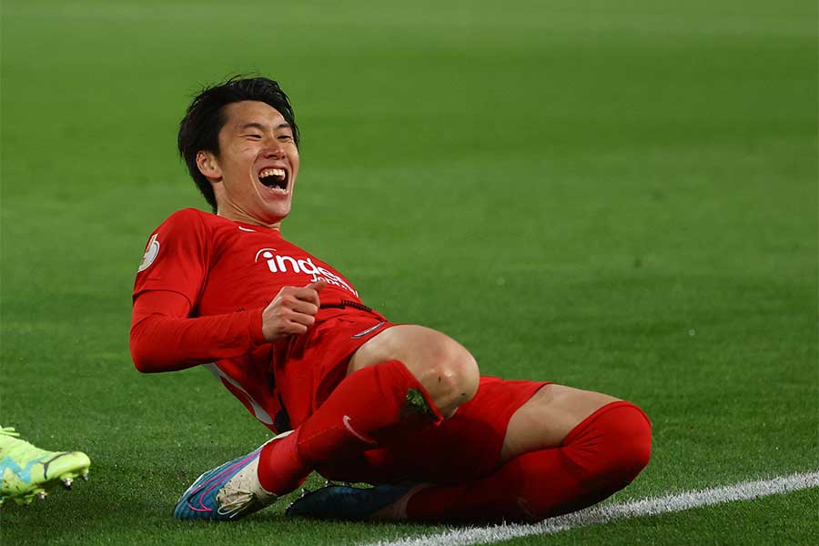 去就が注目されている鎌田大地【写真：ロイター】