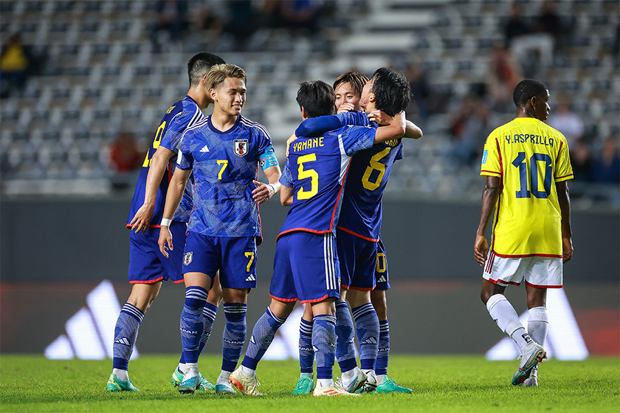 山根陸のゴールで日本代表がリード【写真:Getty Images】