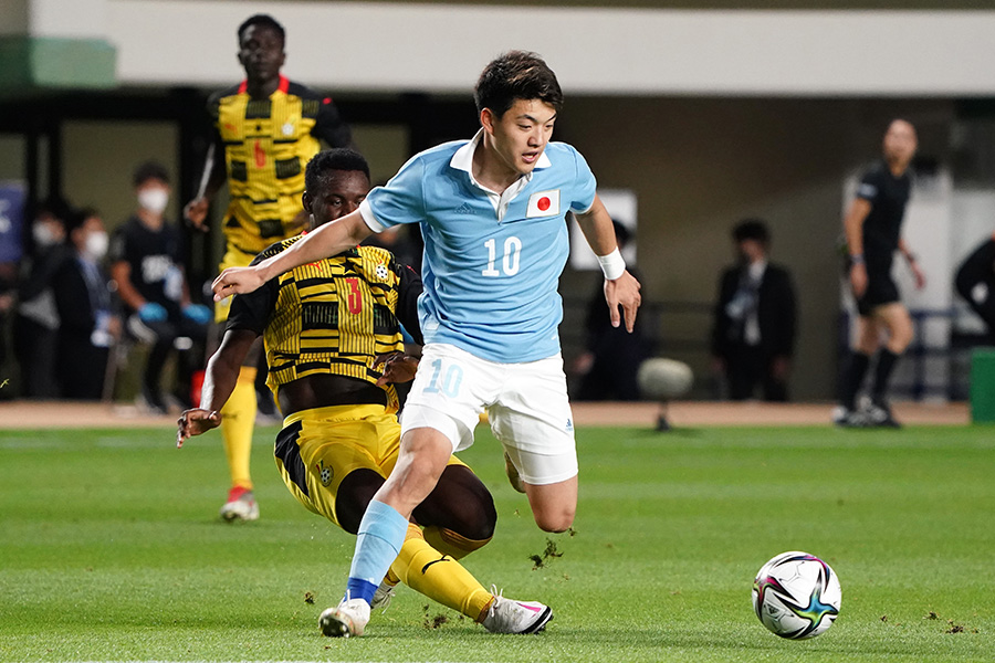 先制ゴールを決めたMF堂安律【写真：Getty Images】