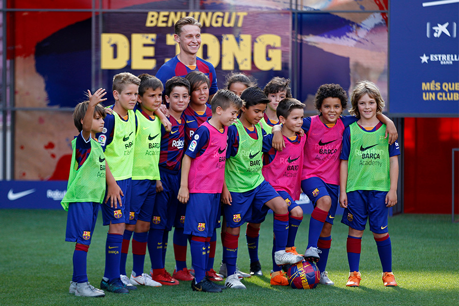 バルセロナの選手と対面した少年の様子に注目（写真はイメージです）【写真：Getty Images】
