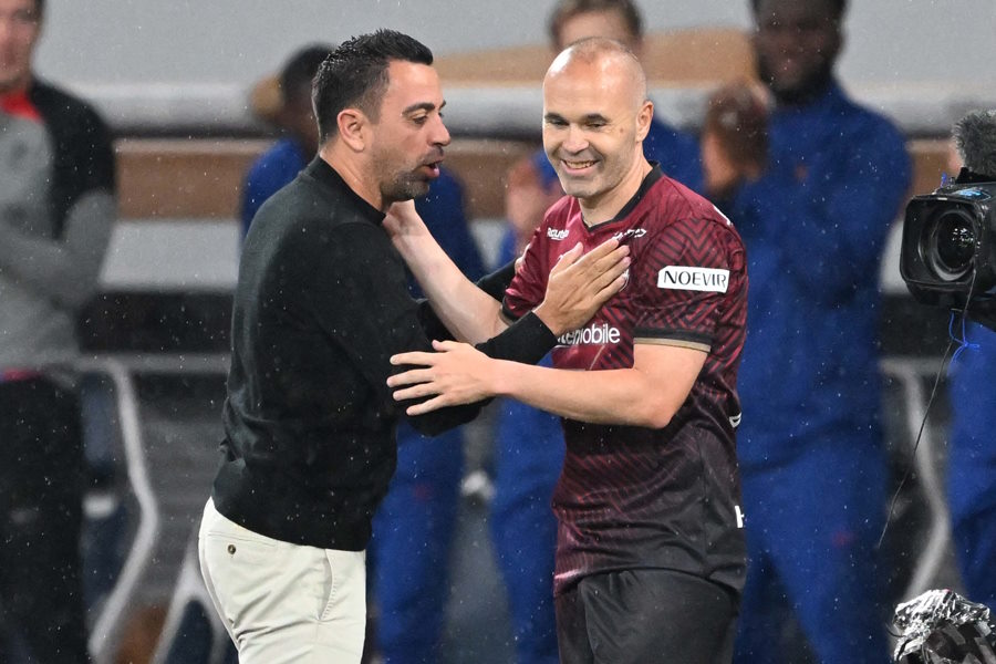 シャビ監督がかつての盟友イニエスタを称賛【写真：徳原隆元】