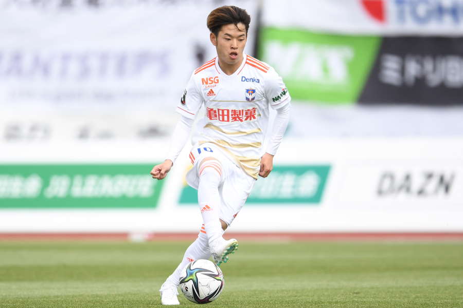 J2時代の香川の匂い 新潟の至宝 相手3人翻弄の 華麗ドリブル突破 に再脚光 フットボールゾーン J2時代の香川の匂い 新潟の至宝 相手3人翻弄の 華麗ドリブル突破 に再脚光 フットボールゾーン