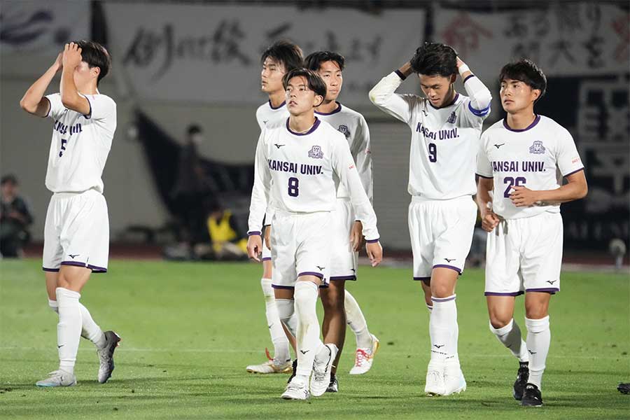 浦和と対戦した関西大学のフェアプレーが話題に【写真：Getty Images】