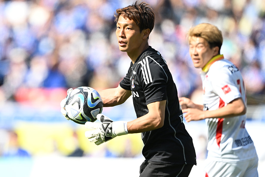 柏戦にスタメン出場の一森純【写真:徳原隆元】