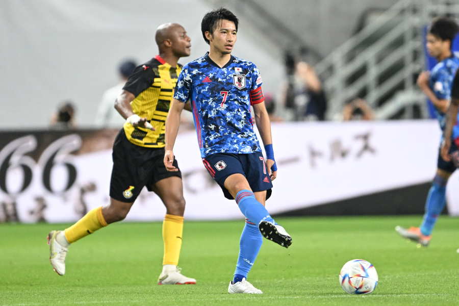 柴崎には全般的にクレバーと評価【写真：徳原隆元】