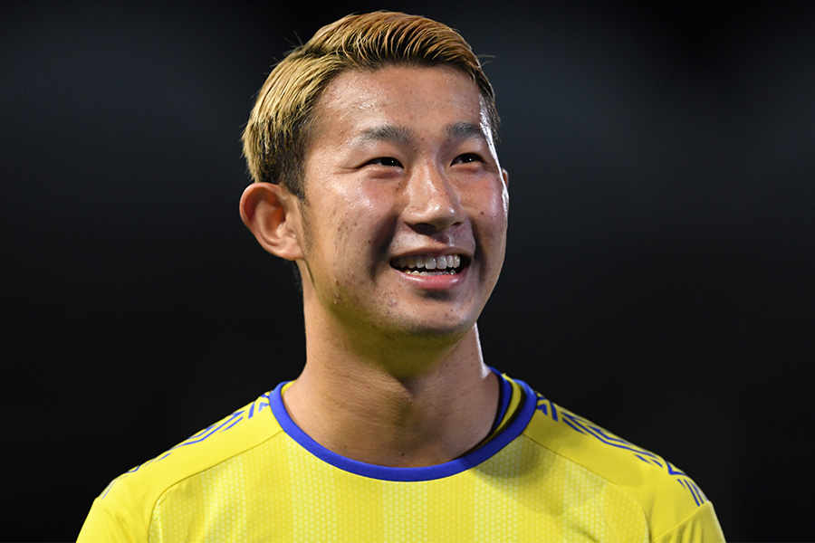 期限付き移籍中の長崎で経験を積む波多野豪【写真：Getty Images】