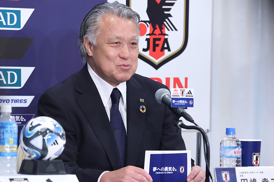 田嶋幸三会長が放映権について説明【写真：FOOTBALL ZONE編集部】