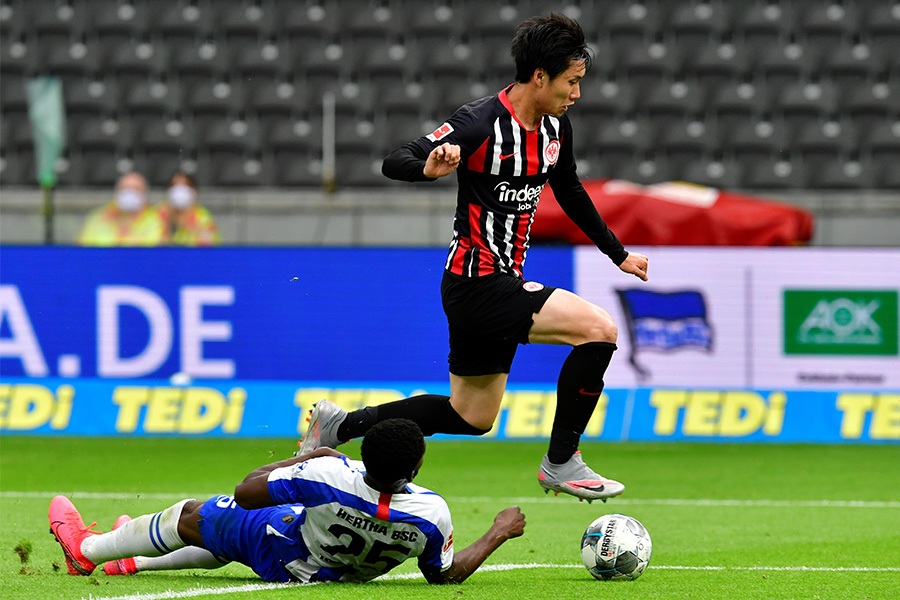 鎌田大地が3年前に披露した3人抜きアシストに再脚光【写真：Getty Images】