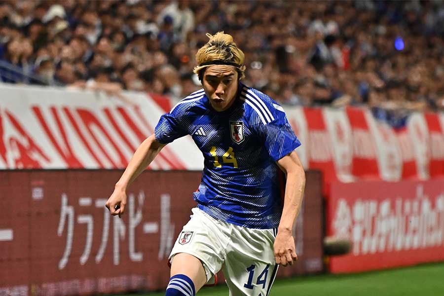 冷静なゴールを決めた伊東純也【写真：Getty Images】