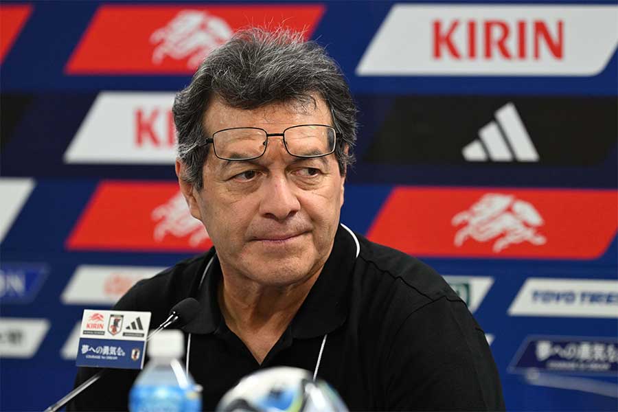 エルサルバドル代表のウーゴ・ペレス監督【写真:徳原隆元】