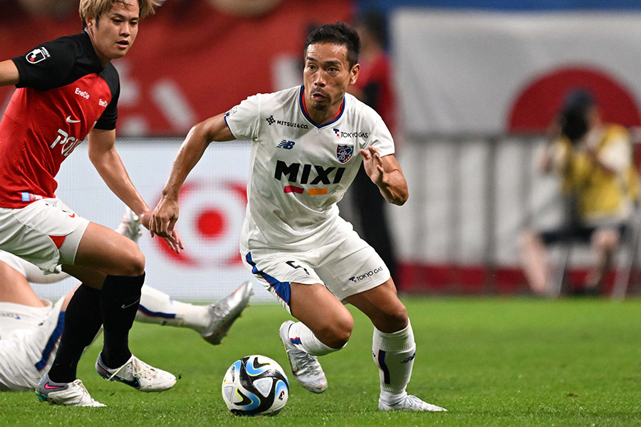 浦和戦に出場した長友佑都【写真：徳原隆元】
