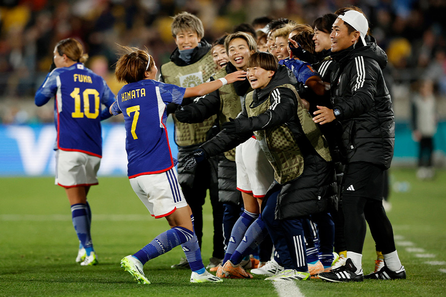 宮澤ひなた（7番）がスペイン戦で先制ゴール【写真：ロイター】