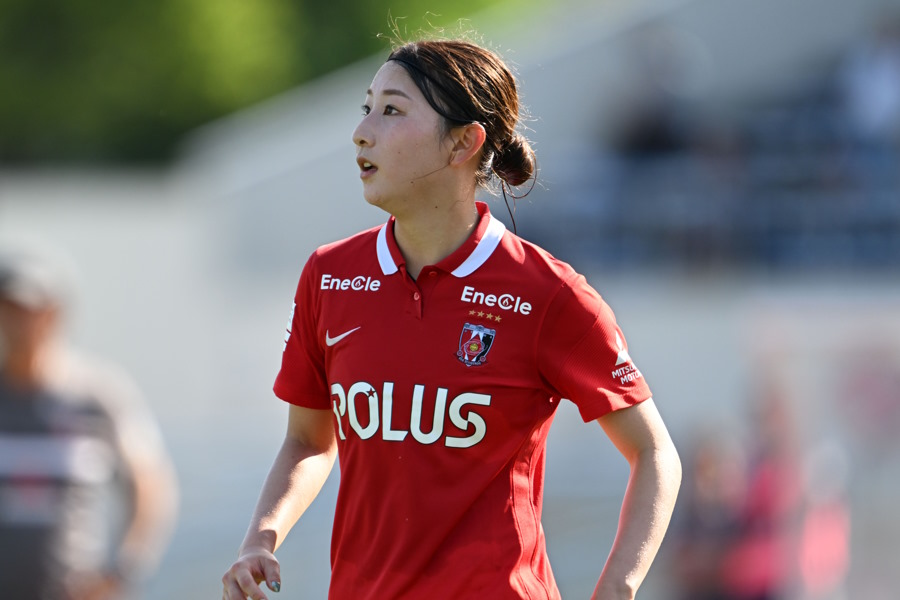 浦和レディースに所属するMF塩越柚歩【写真:徳原隆元】