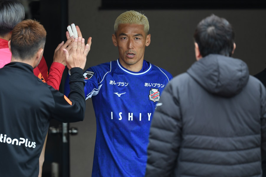 札幌でプレーする菅野孝憲【写真：Getty Images】