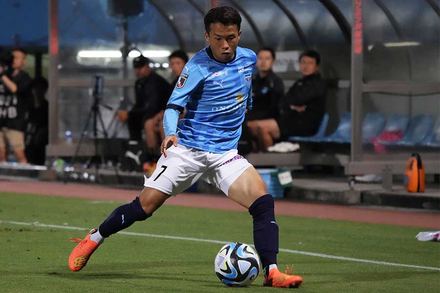 横浜FCの山下諒也【写真：Getty Images】