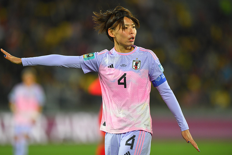 主将としてチームを鼓舞する熊谷紗希【写真：早草紀子】