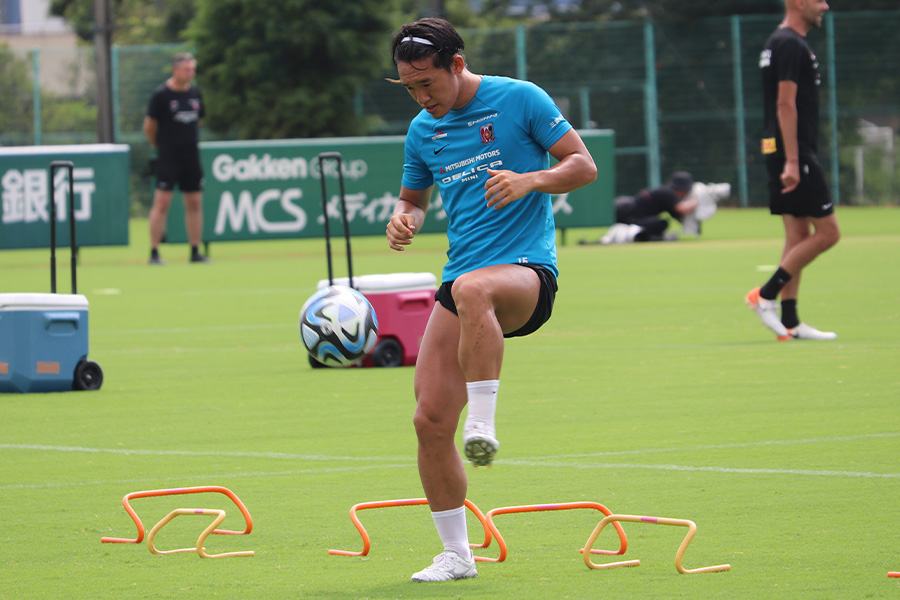 全体練習に復帰した明本孝浩【写真:轡田哲朗】