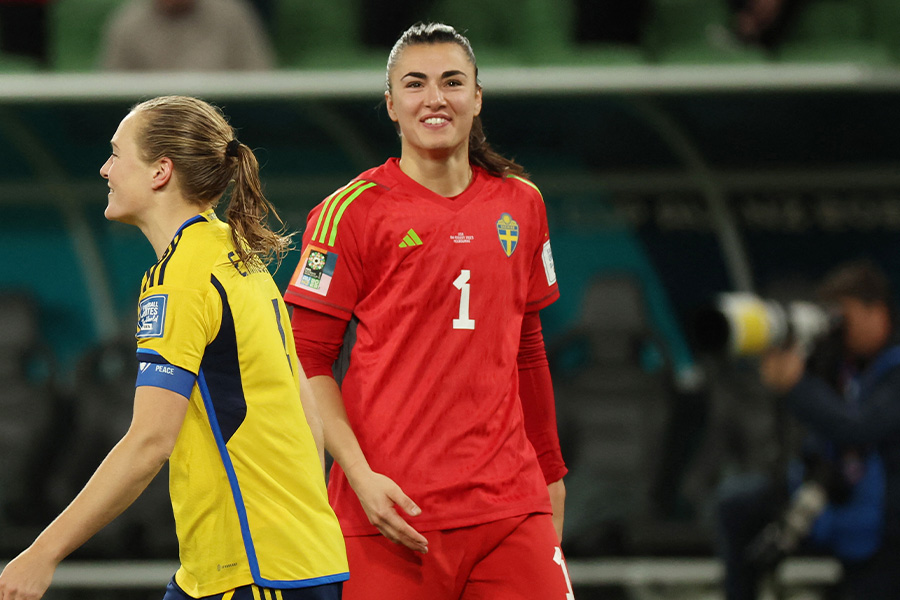 スウェーデンのゴールを守るゼチラ・ムゾビッチ【写真：ロイター】