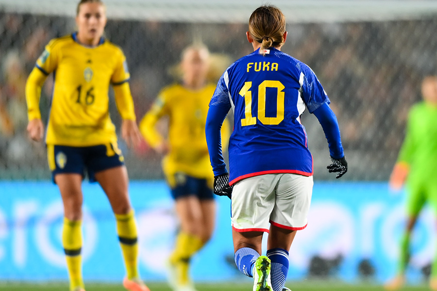 10番を背負ってプレー【写真:早草紀子】