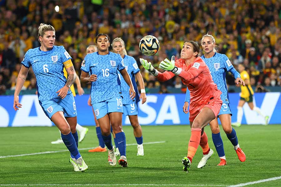 イングランド女子代表のプレーに非難の声【写真：ロイター】