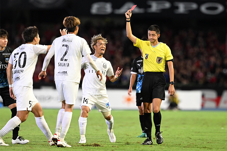 岡村大八への判定に注目【写真：徳原隆元】