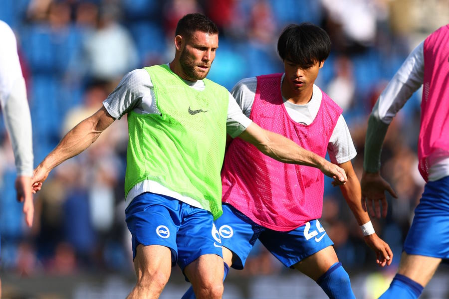 ブライトンでプレーする三笘薫とジェームズ・ミルナー【写真：ロイター】