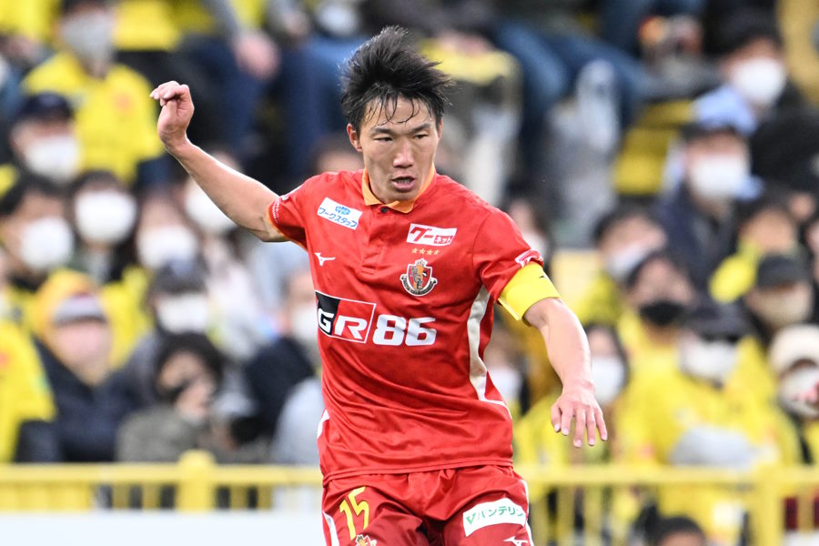 先制ゴールを決めた名古屋の稲垣祥【写真：徳原隆元】