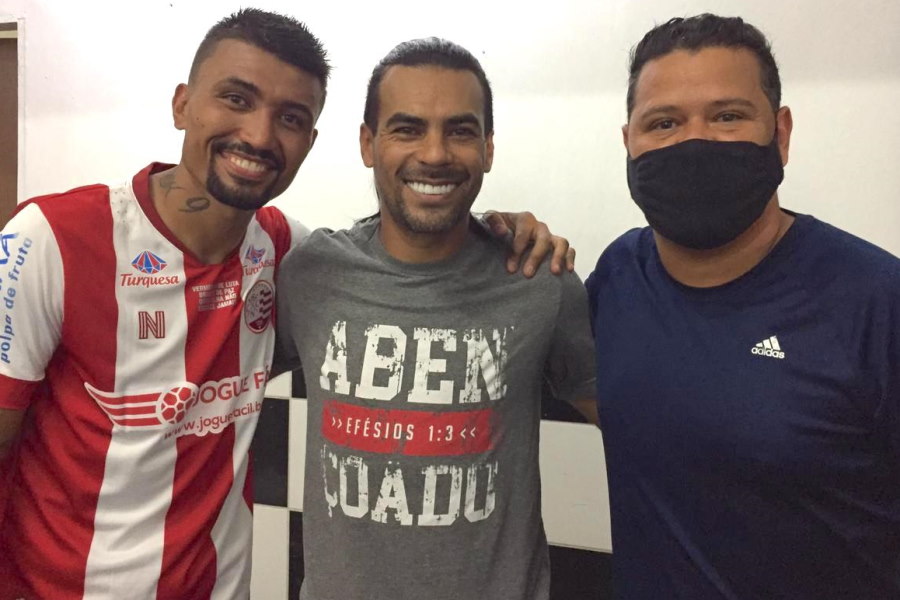 アラウージョ(中央)とトレーニング仲間たち【写真:本人提供】