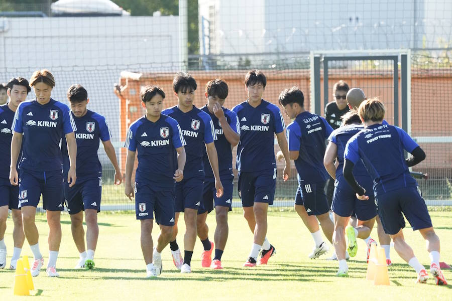 ドイツと戦う日本代表【写真：Getty Images】