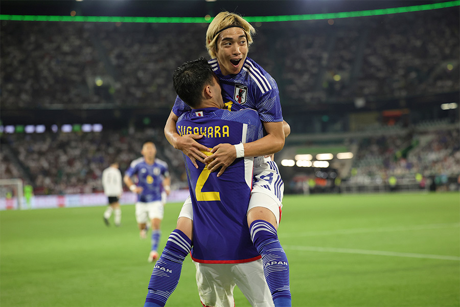 先制ゴールを決めた伊東純也【写真:Getty Images】