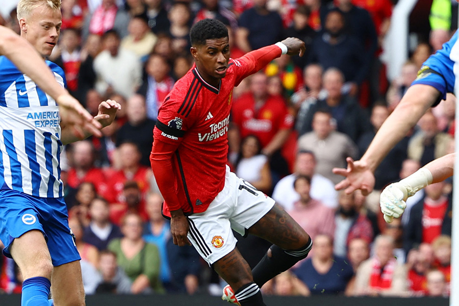 ラッシュフォードのクロスシーンがタッチを割っていた【写真：ロイター】