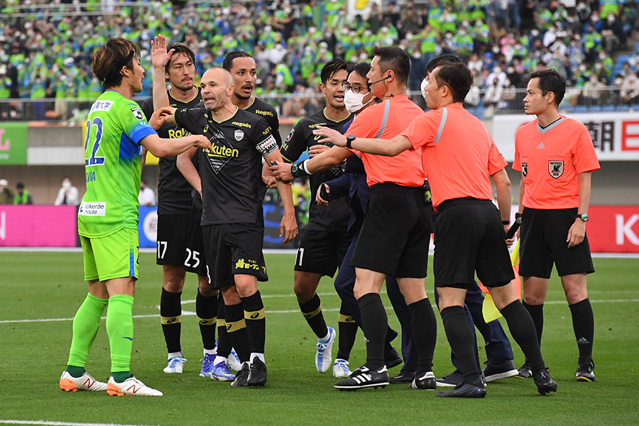 家本氏が語るJリーグの判定における審判の課題とは（写真はイメージです）【写真：Getty Images】