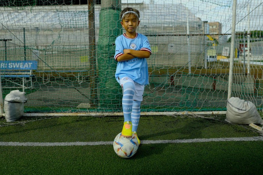 神奈川県在住の小学2年生・鴨川澄空（スカイ）くん【写真：パウロ吉田】