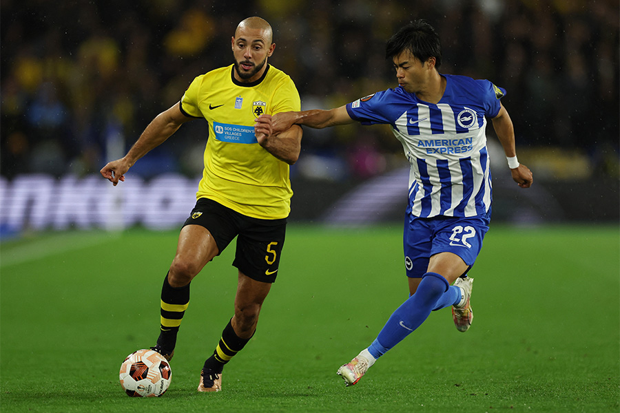 AEKアテネ戦に出場した三笘薫【写真：ロイター】