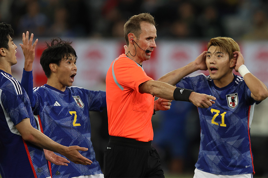 家本政明氏が欧州遠征の2試合のレフェリングについて言及【写真：Getty Images】