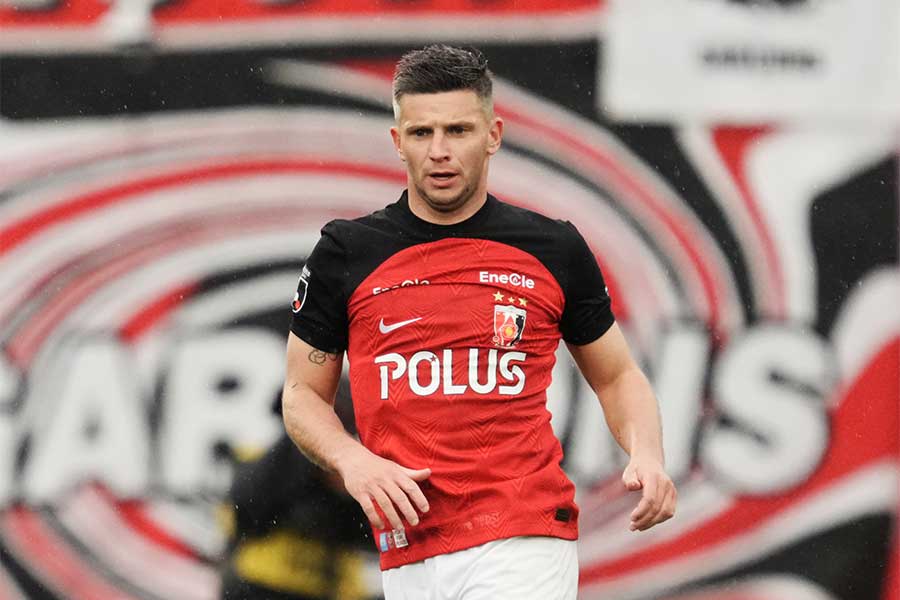 負傷交代した浦和のリンセン【写真：Getty Images】