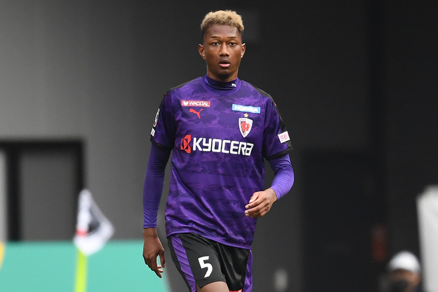 アピアタウィア久が一発退場【写真：Getty Images】