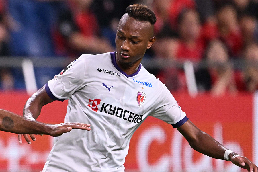 アピアタウィア久が鳥栖戦で一発退場【写真:徳原隆元】