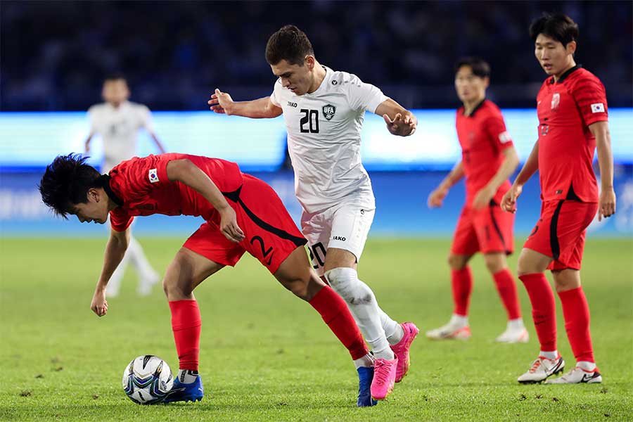 韓国がウズベキスタンのラフプレーに苦言【写真:Getty Images】